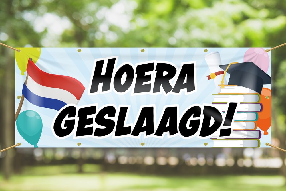 Spandoek Hoera geslaagd! – Vlag – Studieboeken – Afstudeerhoed