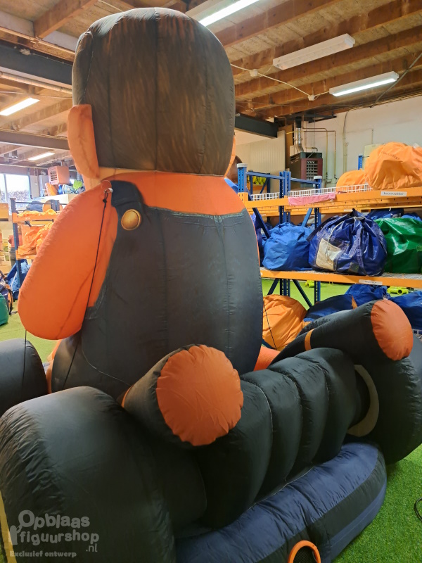 Uitlaten van opblaasbare kart