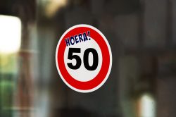 Raamsticker verkeersbord 50 jaar
