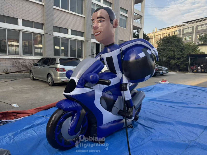 opblaaspop marco op motor